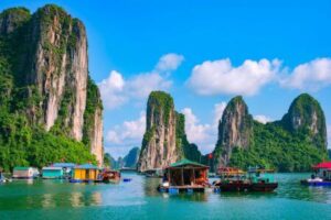 La Baia di Ha Long, Un Capolavoro Naturale del Vietnam