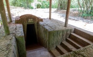 Tunnel di Cu Chi: Un Viaggio nel Cuore della Storia Vietnamita